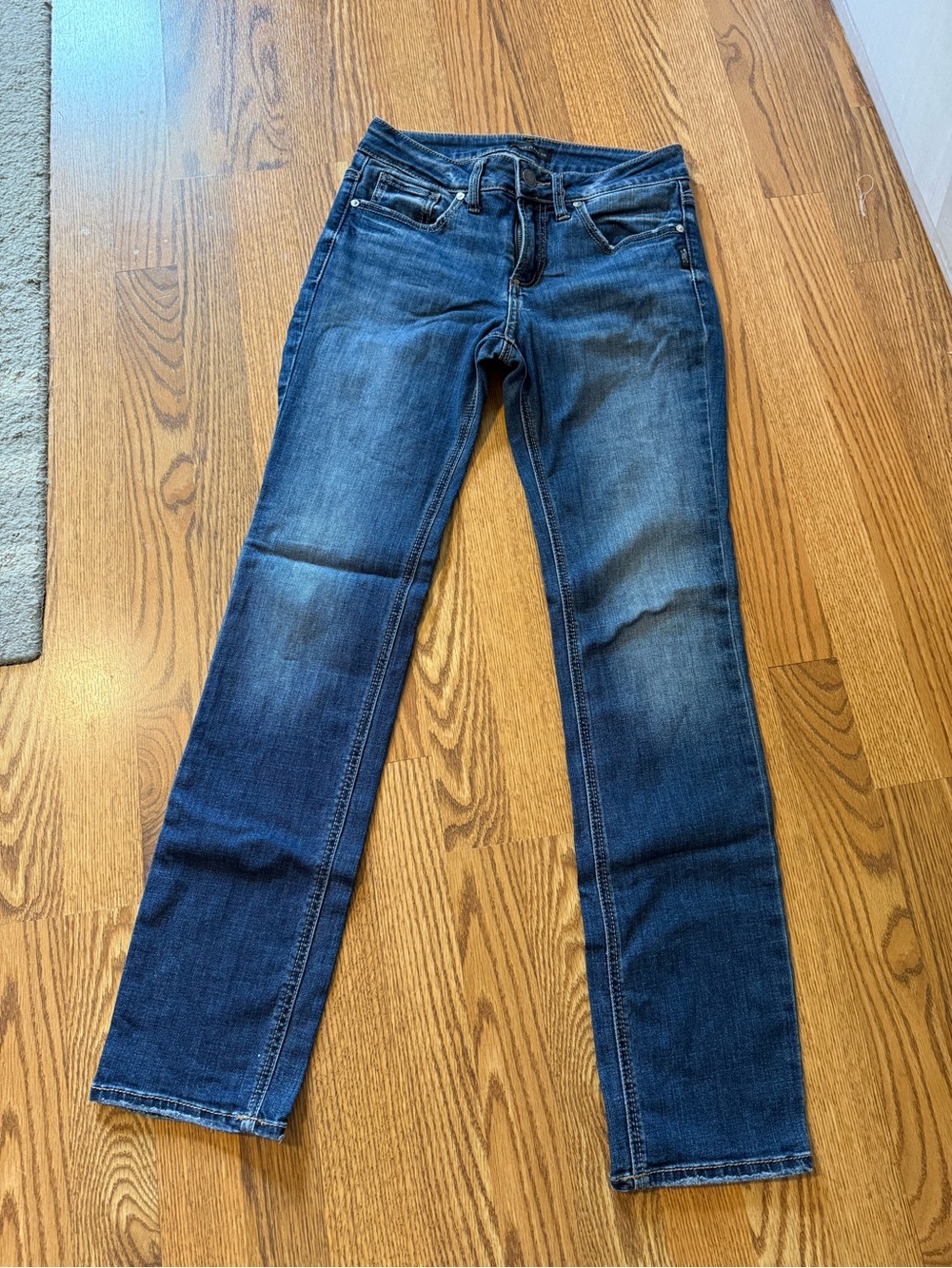 Silver Jeans Women’s Straight Leg Dark Wash Blue Jeans